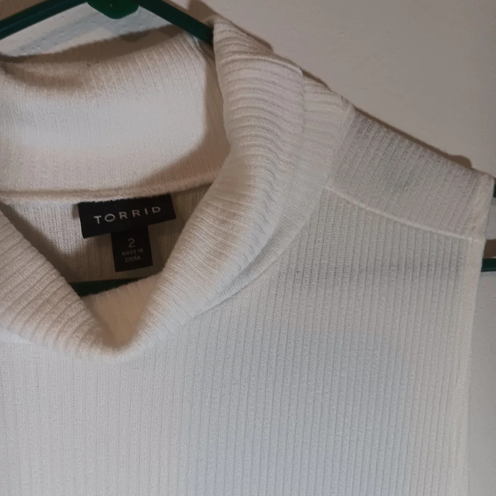 Torrid Sleeveless Ribbed Turtleneck Tank Top White Plus Size Blouse‎ - Picture 3 of 7